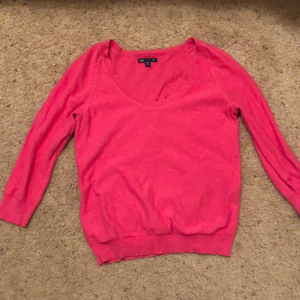 gap pink crew neck sweater in women’s xs